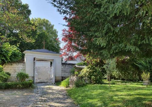 Loches Bed & Breakfast | LE PRESBYTÈRE DE LA CITE ROYALE DE LOCHES