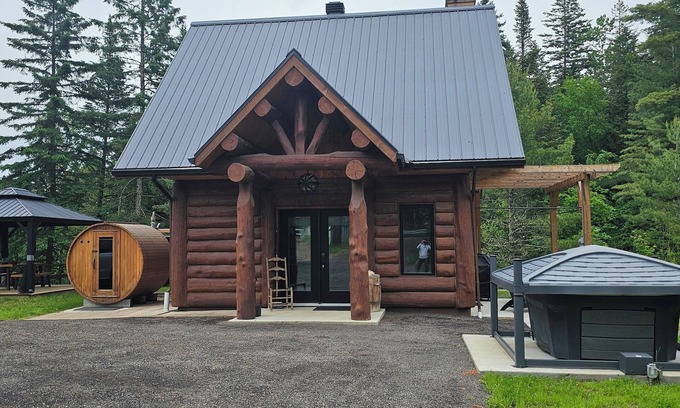 Mauricie Cabin | Le Refuge, Chutes à Lessardn