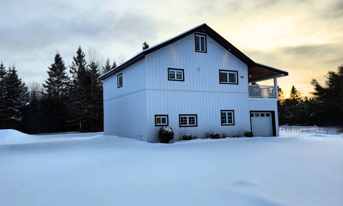 Papineau Regional County Municipality Ski Chalet | Le Refuge Étoilé - 1 min from federated snowmobile trails
