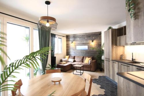 Annecy Apartment | Le Refuge Tropical Taine