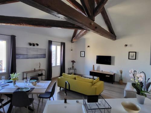 Aigues-Mortes Medieval City Apartment | Le Repaire du Soleil