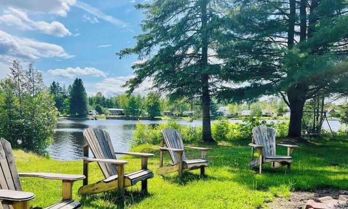 Weedon Ski Chalet | Le Riverain, Private dock, SPA and boats