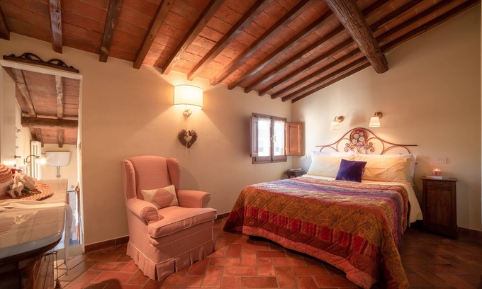 Santa Croce Apartment | Le Rose Siberine - Historical apartment, WI-FI, A/C , 2bdrs, 2bths, washer