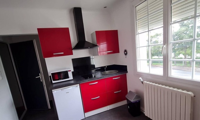 Poitiers Apartment | Le Rouge Saphir - Studio idéal pour 2 voyageurs