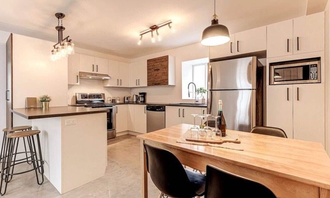 Quartier 5-4 Apartment | Le Royale - Havre de paix-Two Bedrooms