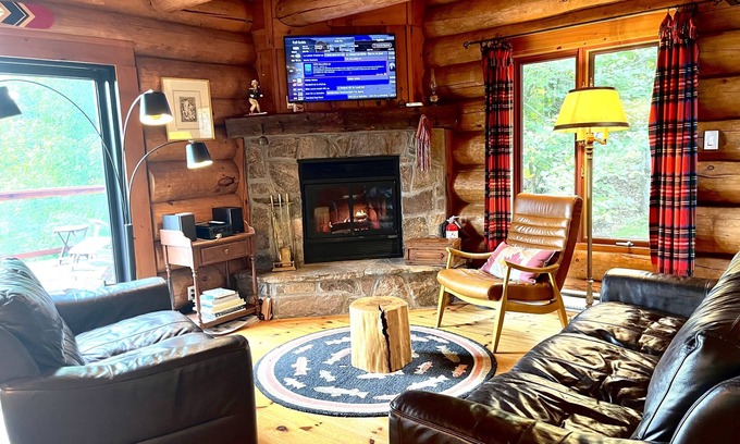 Lac Superieur Village Ski Chalet | Le Rustic Chic Cottage