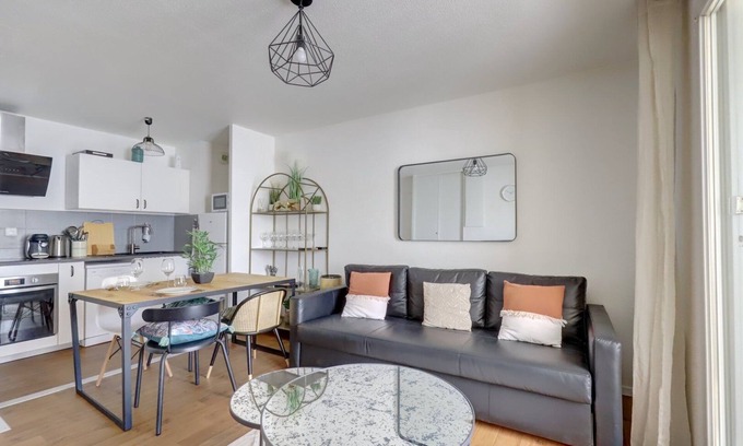 Lalande-Grand Selve Apartment | Le Sahel ~ Parking ~ Patio