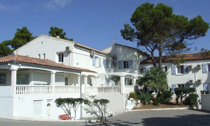 Clermont-l'Herault Hotel | Le Sarac Hôtel