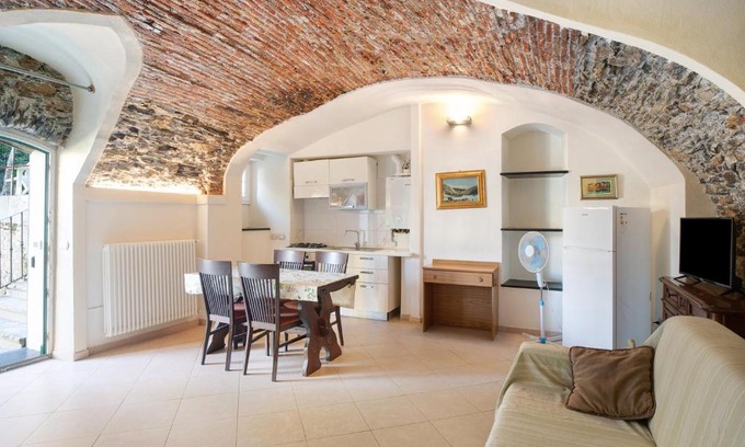 Cervo Apartment | Le scale, borgo dei pescatori
