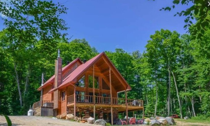 La Peche Ski Chalet | Le Sinclair chalet getaway