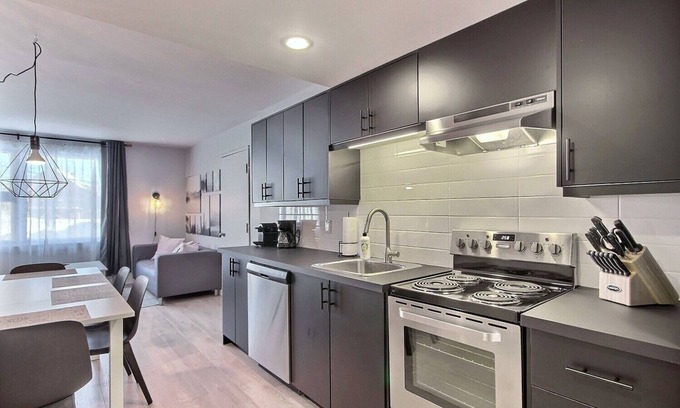 Saint Ferreol les Neiges Apartment | Le Skieur | Mont St-Anne | Pool & Sauna | AC