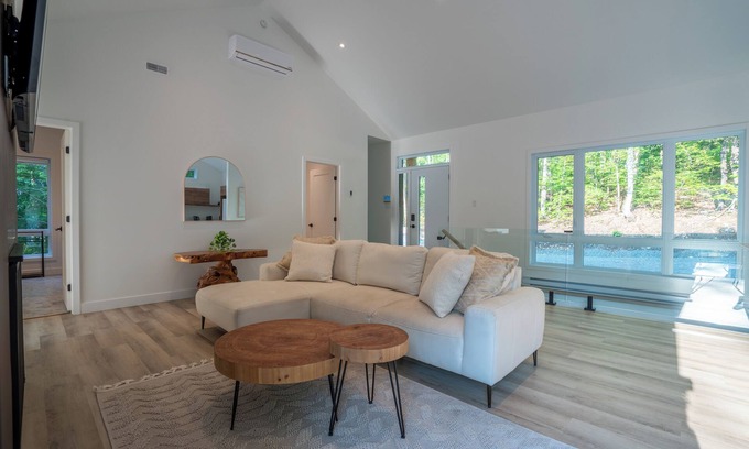 Argenteuil Regional County Municipality Ski Chalet | Le Timothée | New chalet with pool/jacuzzi/Billard near Tremblant