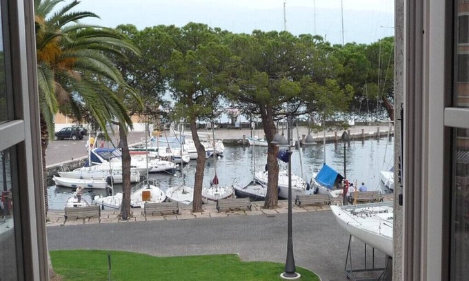 Bogliaco Apartment | Le Vele, Theater Home - in the centre of Bogliaco with marvellous lake view