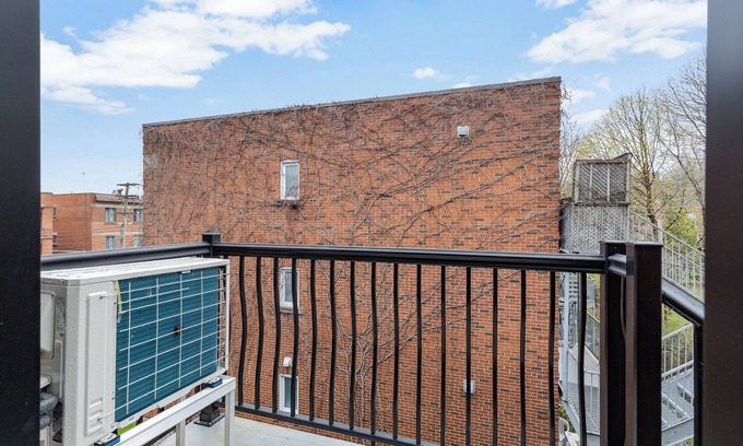 Cote-Des-Neiges—Notre-Dame-De-Grace Apartment | Le Victoria MidTown Montreal