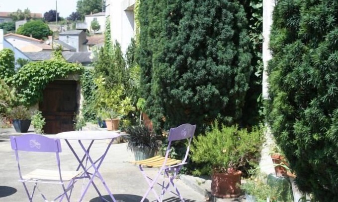 Airvault Bed & Breakfast | Le Voltaire Chambres et Table d'Hotes