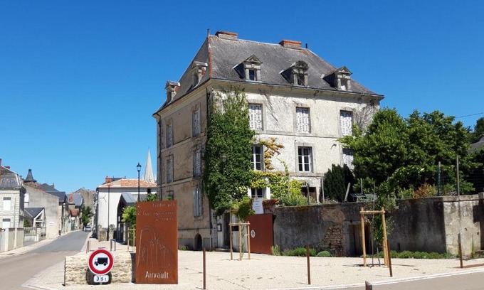 Airvault Bed & Breakfast | Le Voltaire