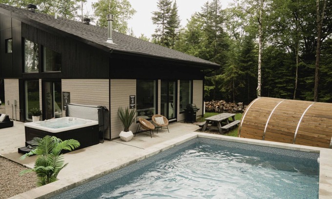 Morin Heights Villa | Le Zen House 3︱Pool, Spa and Sauna