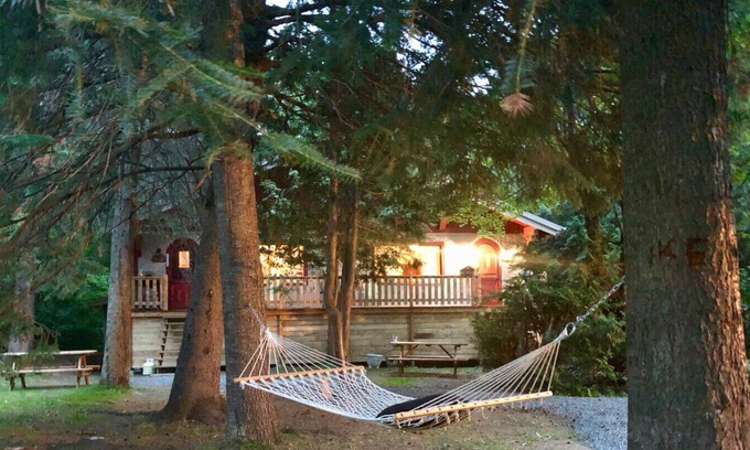 Val David Cabin | Le Zurich, cute vintage cottage in Village Suisse resort, heart of Val-David