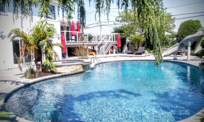 Lido Beach House | Leamington Oasis
