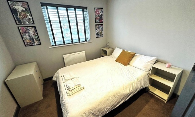 Leamington Spa House | Leamington Spa-3 Bed-Sleeps 6-Garden-Pets-Parking