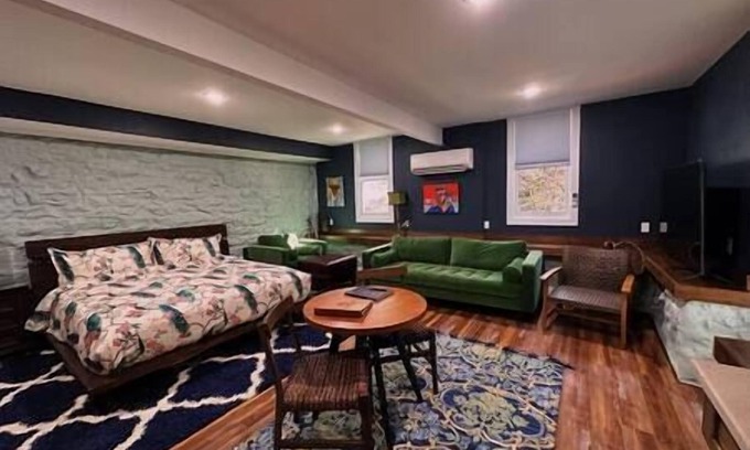 Eureka Springs Historic District Apartment | Leatherwood Loft-Downtown Oasis