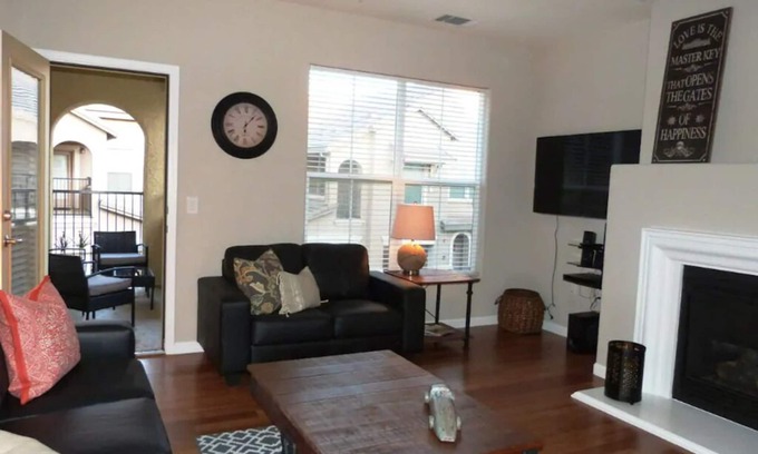 North Natomas House | LeDawn-Next To Airport Downtown Arena Pool SpaGym