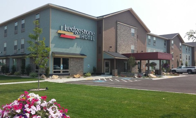 Billings Hotel | Ledgestone Suites Hotel Billings