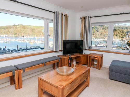 Dartmouth Apartment | Leeward