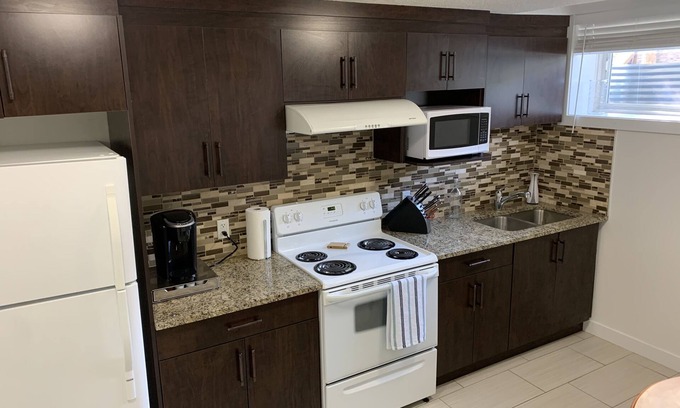 Southeast Edmonton Apartment | Legal Basement Suite w/Private Entrance & Laundry