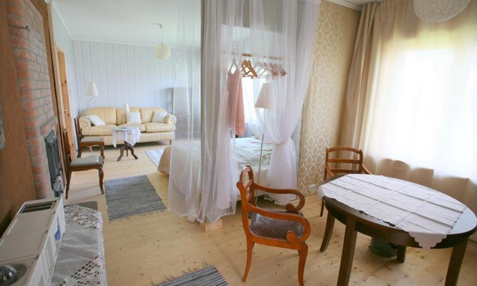 Haapsalu Apartment | Legendide Maja Valge Daami apartment Väikse viigi ääres