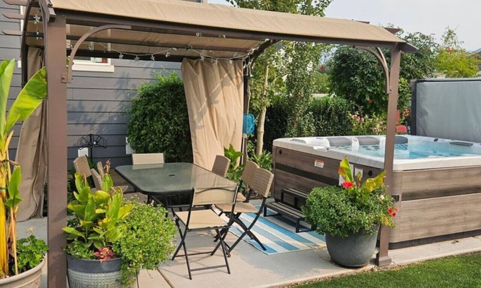 Lehi Condo | Lehi Oasis | Hot Tub | Firepit | 3D Theatre Room