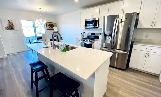 Lehi House | Lehi Retreat | Massage* | Sleeps 7 | BBQ