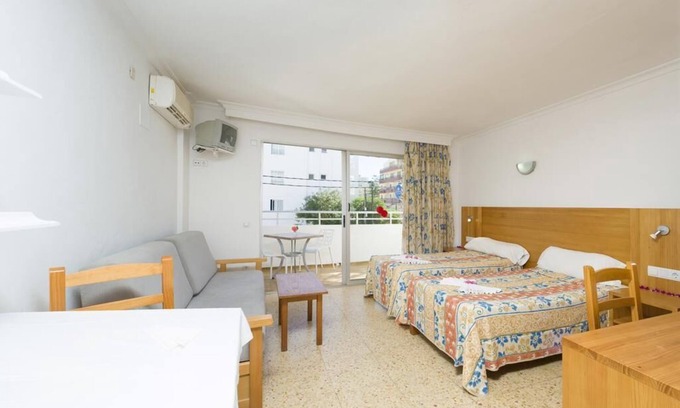 Playa d'en Bossa Hotel | LeibTour code: VICEGRELI-STD/♫Close to Ushuaia/Hi - ☀Pool + Close to the beach