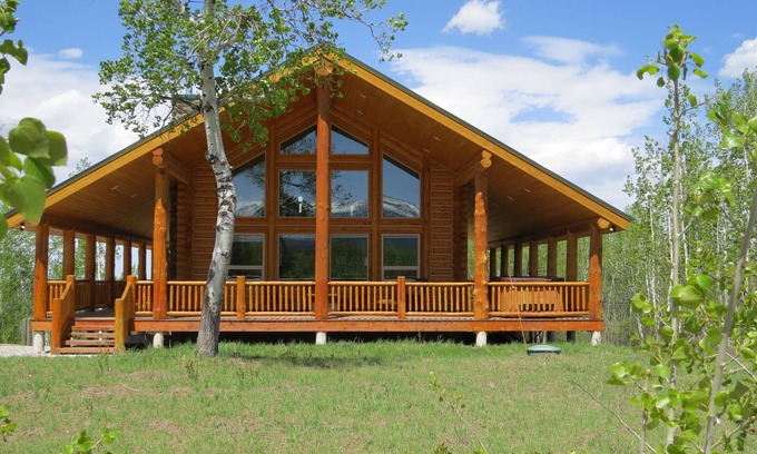 Clawson House | Leigh Creek Log Home With Hot Tub, Great Deck, Access to Yellowstone and Teton