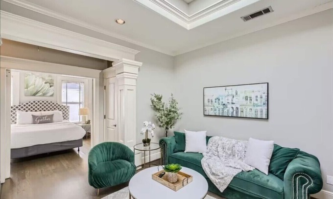 Oak Lawn Apartment | Lemmon 202 – Stylish Stay in Oak Lawn, Dallas