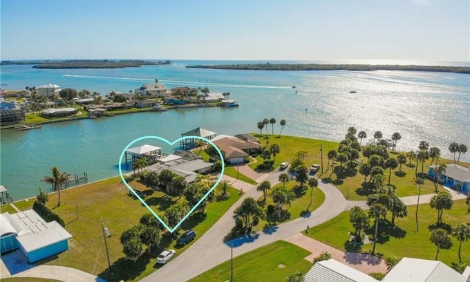Grove City House | LEMON BAY HIDEAWAY - Gorgeous 3/2 with Boat Dock on Lemon Bay!