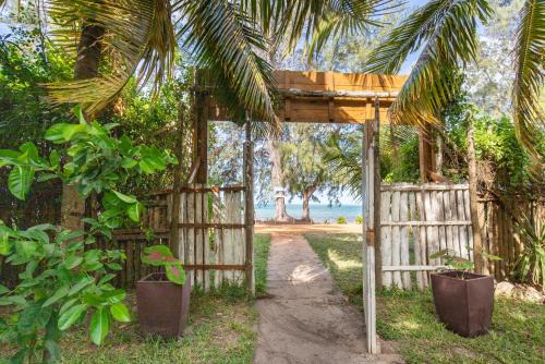 Vilanculos Cabin | LEMON BEACH LODGE Vilankulo