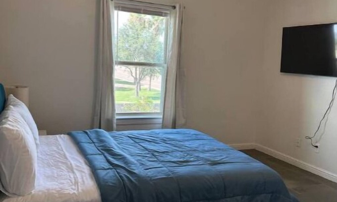Edinburg Apartment | Lemon Home - 2 Queen BR