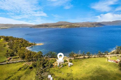Police Point House | Lemonade by the Beach - Serene Huon Valley Retreat with Water Views
