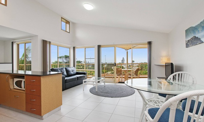 North Creek Apartment | Lennox Beach Resort