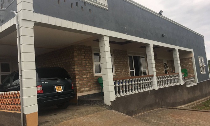 Masaka House | Lenny & Micky's