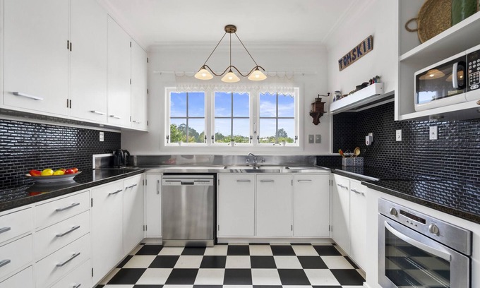 Kerikeri House | Lensvelt Lodge - Kerikeri Holiday Home