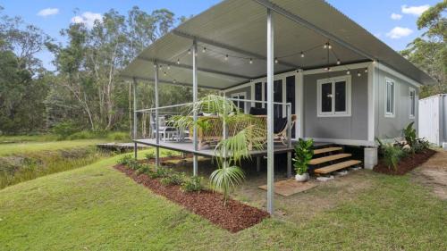 Arrawarra House | Leo's Beach Hideaway - Stylish Tiny Home