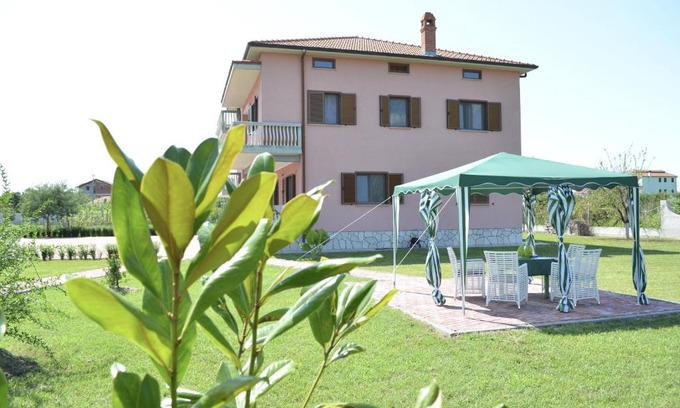Sakës Villa | LeoHouse