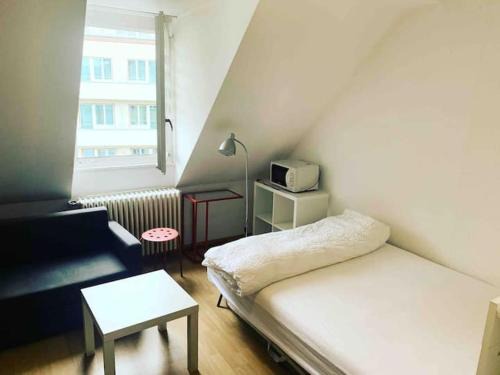 Center Apartment | Leon Studio Steps from Zurich HB Station
