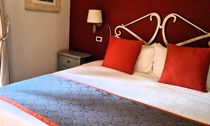Chiusi Apartment | Leone - Apartment with double bed and kitchen