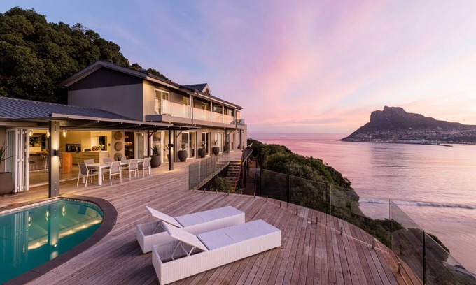 Scott Estate House | Leopard Rock arguably the most exclusive and prominent position in Hout Bay.