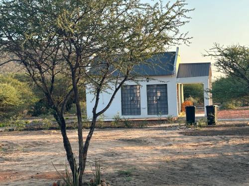Central Cabin | Leropong Manor