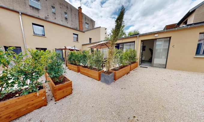 Jouvence House | Les 2 cours C