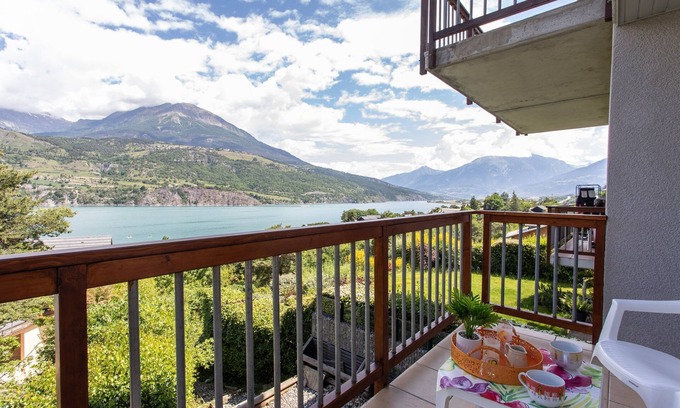 Savines-le-Lac Apartment | Les Aiguilles de Chabrière - Appt vue montagne pour 4